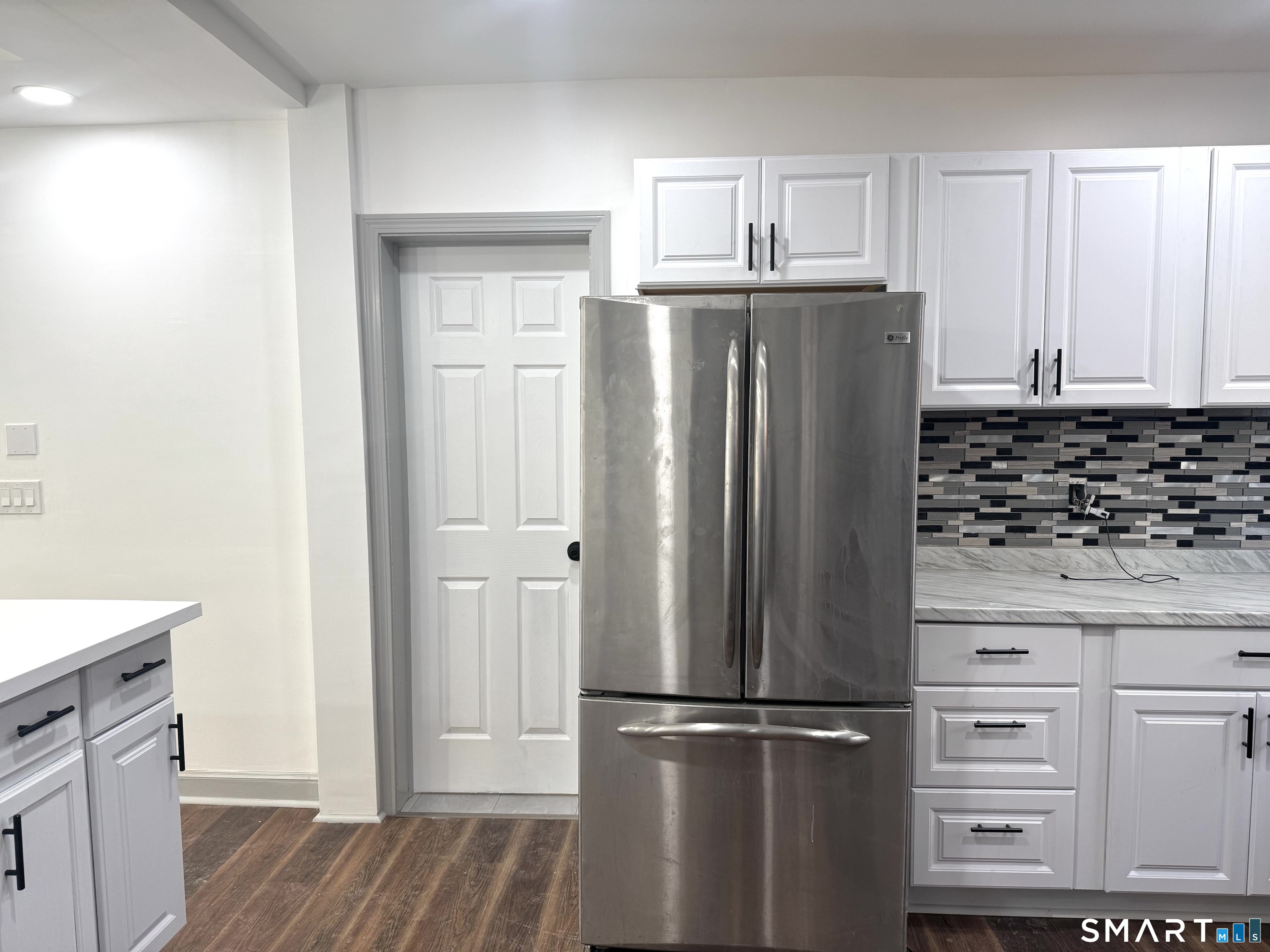 329 Amsterdam Avenue Bridgeport, CT 06606 - Photo 6 of 33