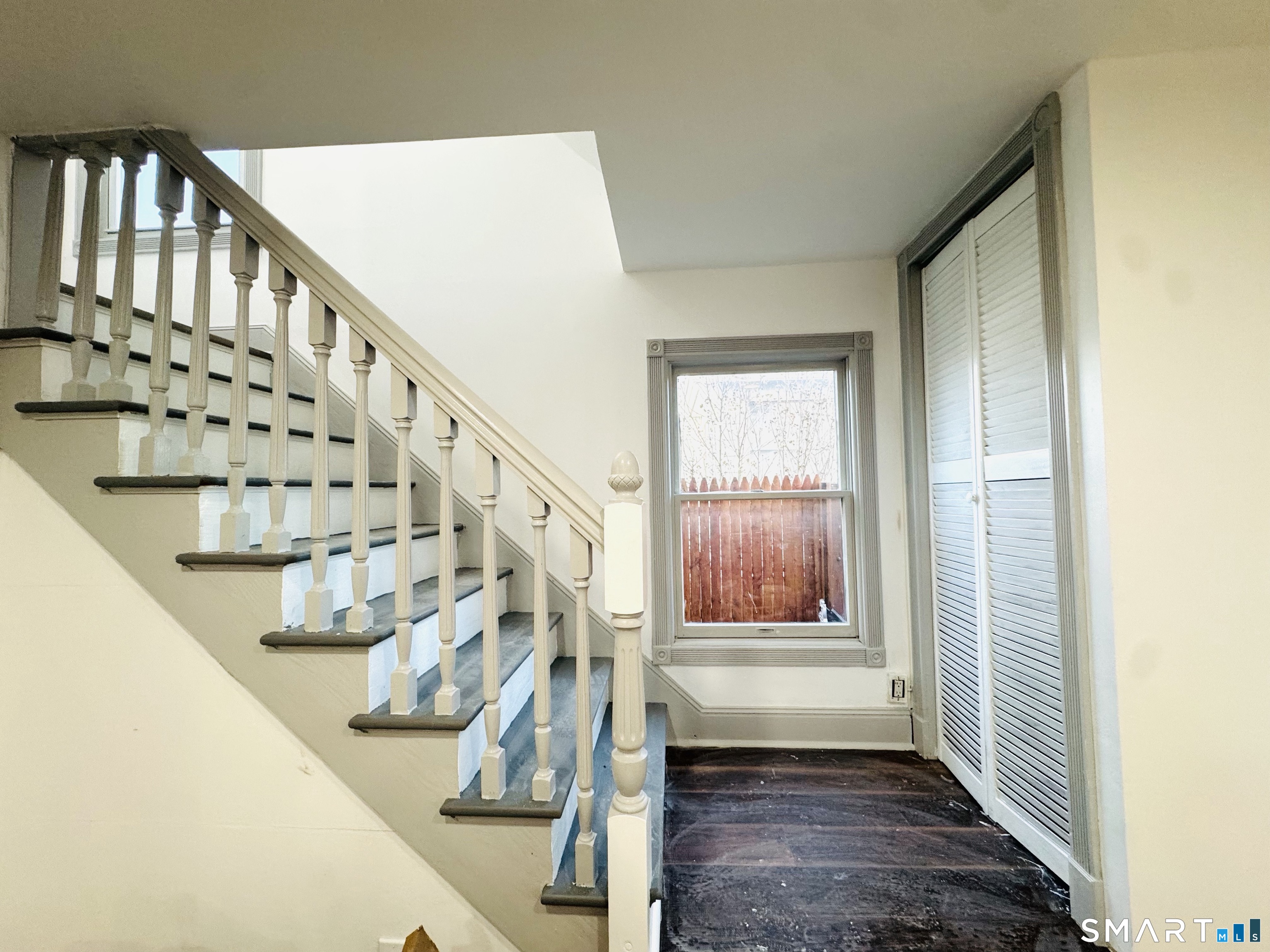 329 Amsterdam Avenue Bridgeport, CT 06606 - Photo 7 of 33