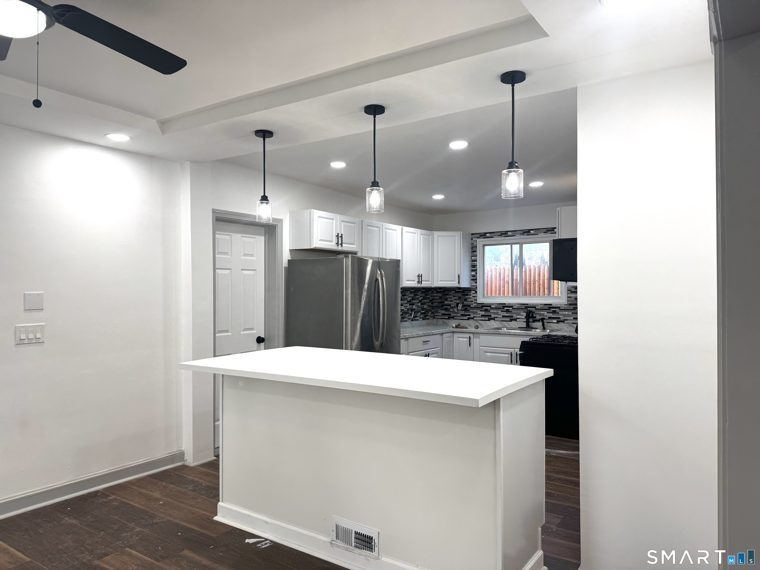 329 Amsterdam Avenue Bridgeport, CT 06606 - Photo 8 of 33