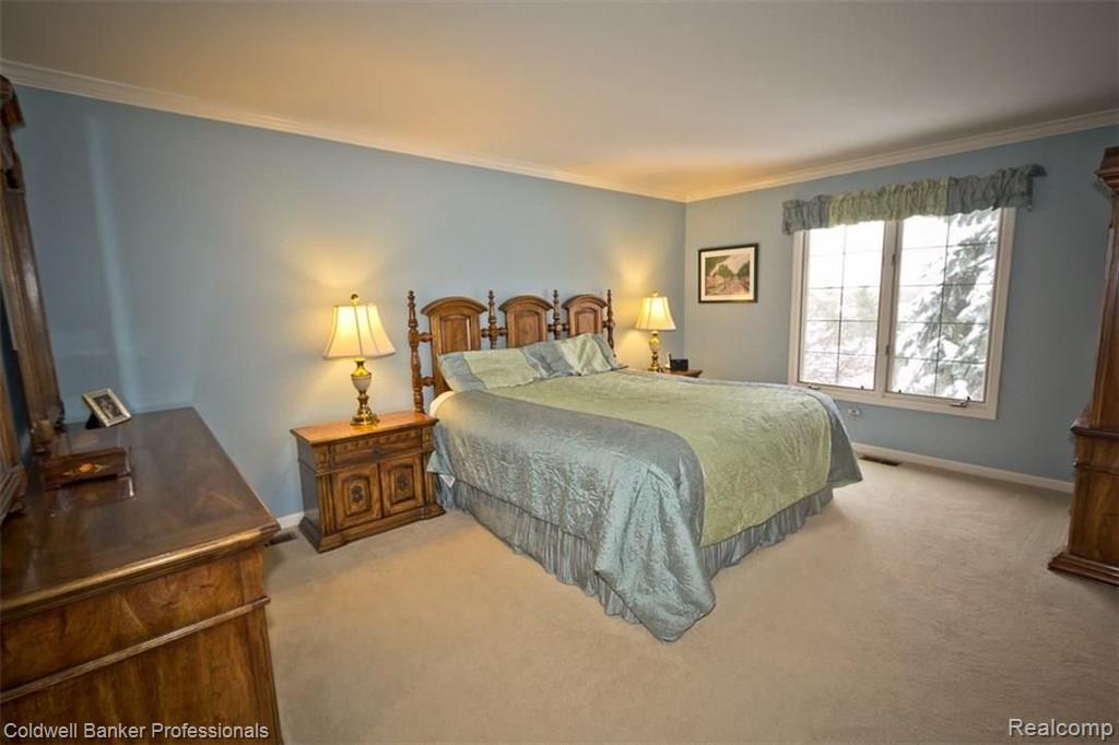 36874 Chesapeake Road Farmington Hills, MI 48335 - Photo 23 of 46