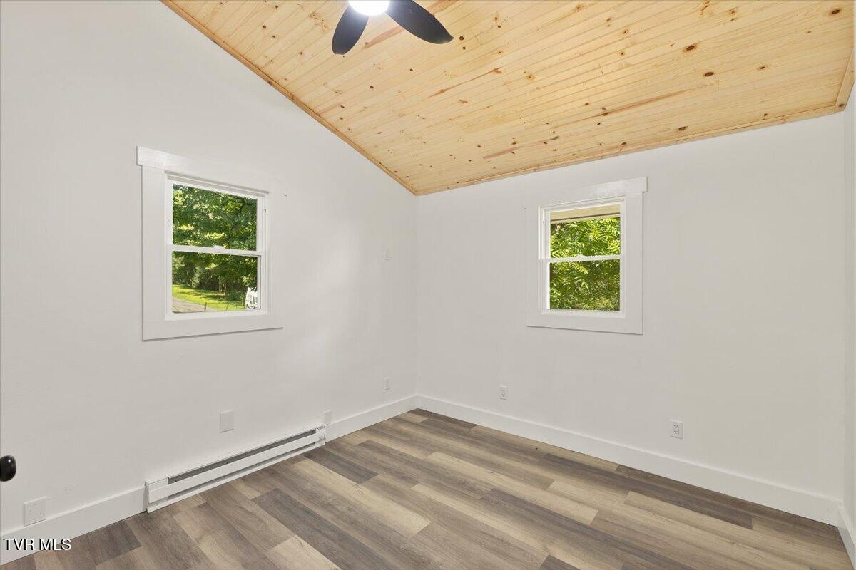 1229 Ridgecrest Avenue Kingsport, TN 37665 - Photo 22 of 39 22-128A5934