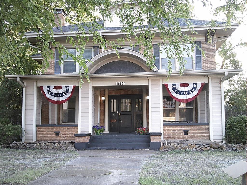 1007 North Center Street Bonham, TX 75418 - Photo 1 of 37 Front