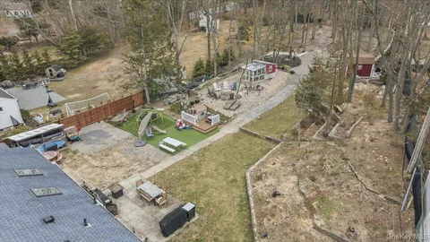 $800,000 | 11 Lower Road, Smithtown, NY 11787