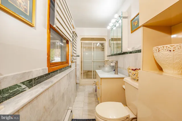 a room with a dresser