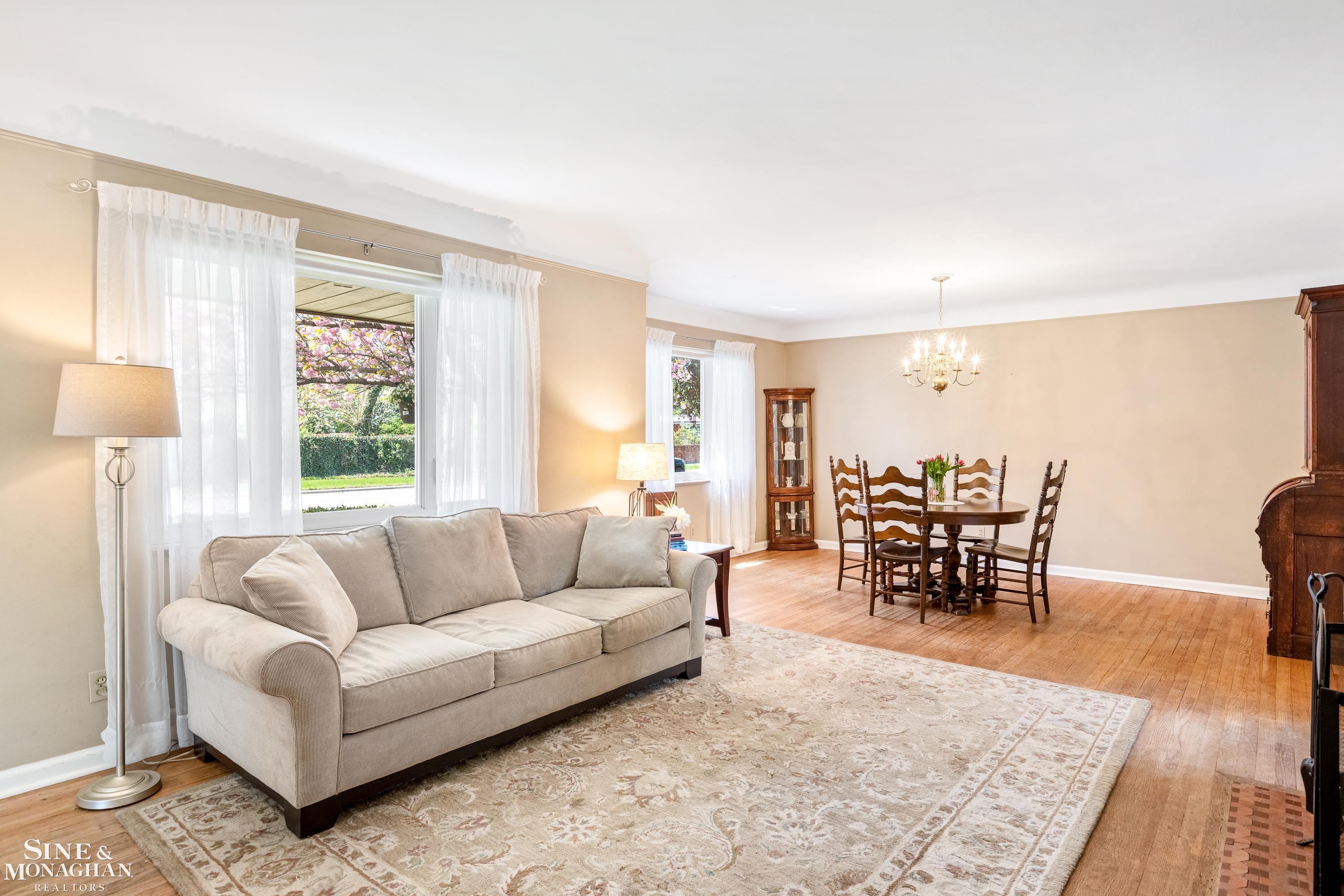 1572 Cook Road Grosse Pointe, MI 48236 - Photo 6 of 29 Living Dining Room Combo