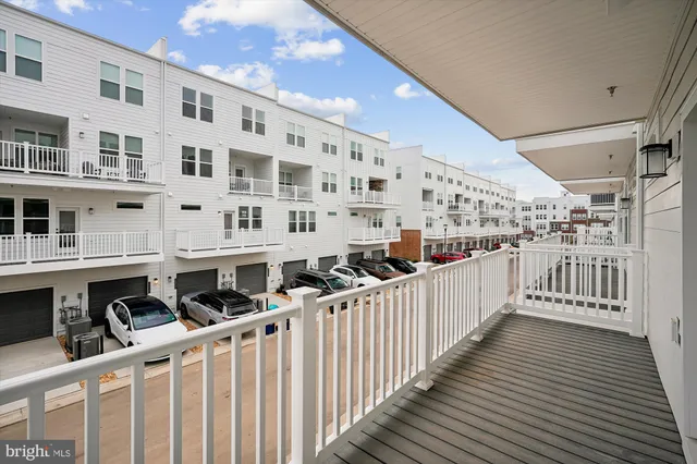 $3,295 | 19820 Lavender Dust Square, Ashburn, VA 20147