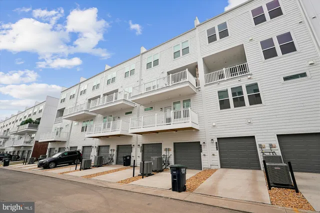 $3,295 | 19820 Lavender Dust Square, Ashburn, VA 20147