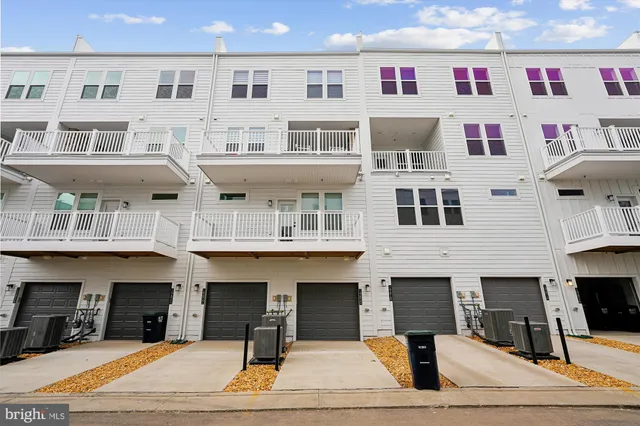 $3,295 | 19820 Lavender Dust Square, Ashburn, VA 20147