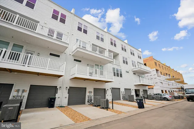 $3,295 | 19820 Lavender Dust Square, Ashburn, VA 20147