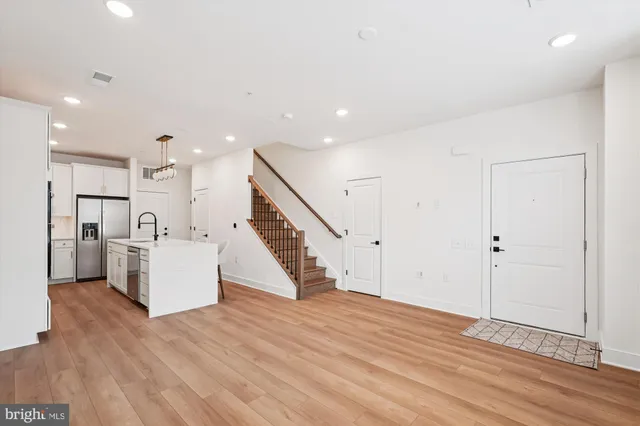 $3,295 | 19820 Lavender Dust Square, Ashburn, VA 20147