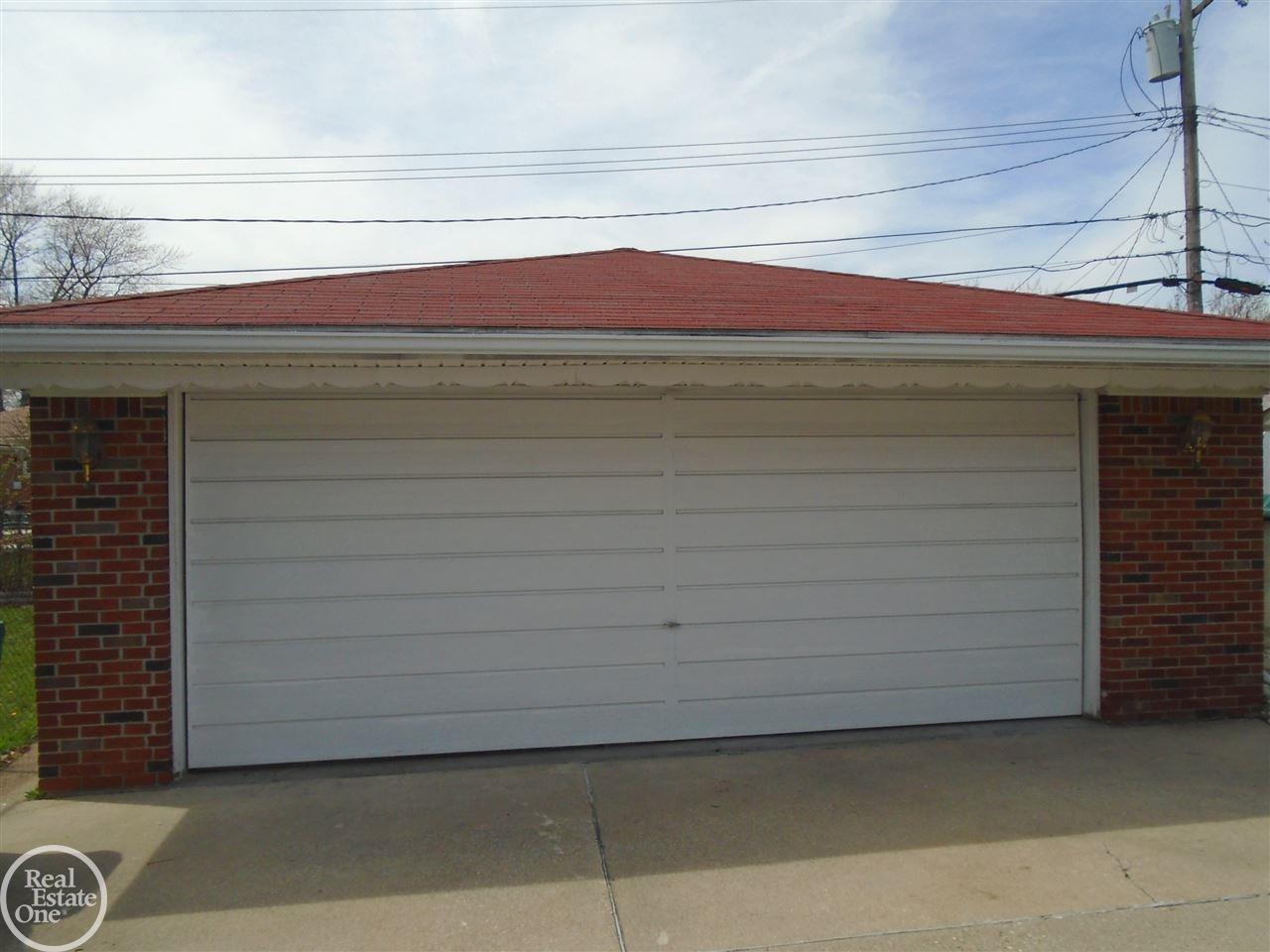 24921 Roxana Avenue Eastpointe, MI 48021 - Photo 6 of 29