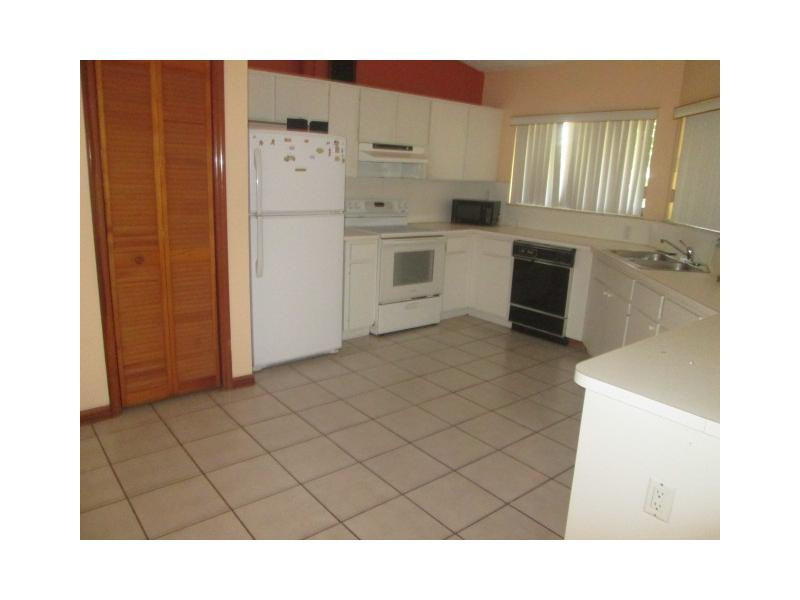 8192 Southwest 90th Avenue Miami, FL 33173 - Photo 4 of 13