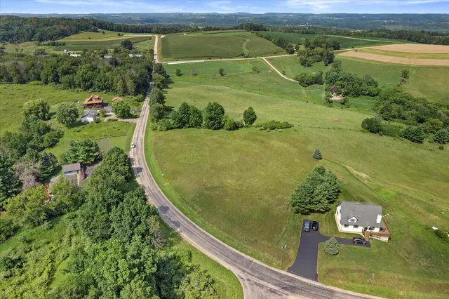 $14,989 | 1254 Clubhouse, La Valle, WI 53941