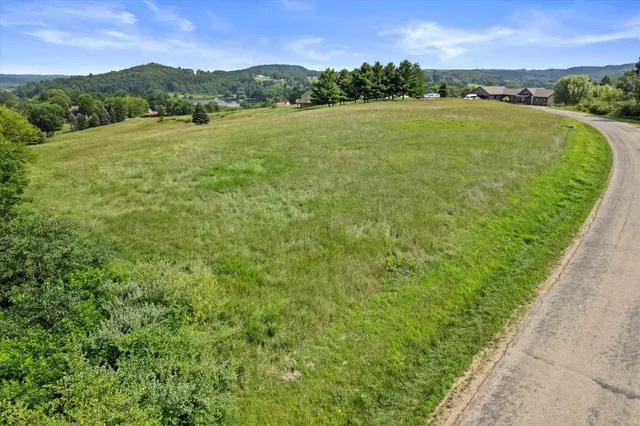 $14,989 | 1254 Clubhouse, La Valle, WI 53941