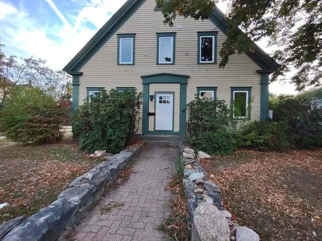 $2,200 | 394 Union Avenue, Unit 1, Laconia, NH 03246