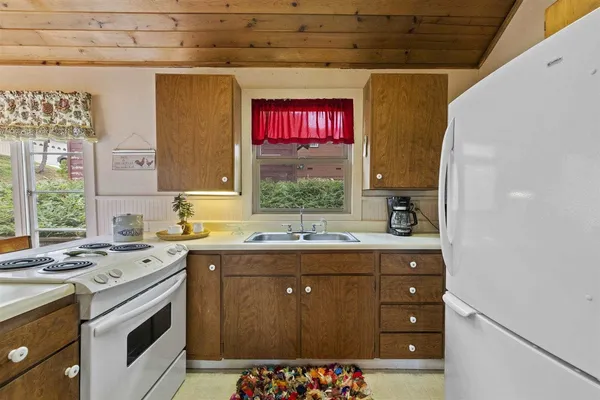 a view of living room washer and dryer