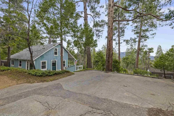 a view of an entryway of house