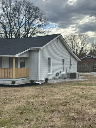 a view of a house with a backyard