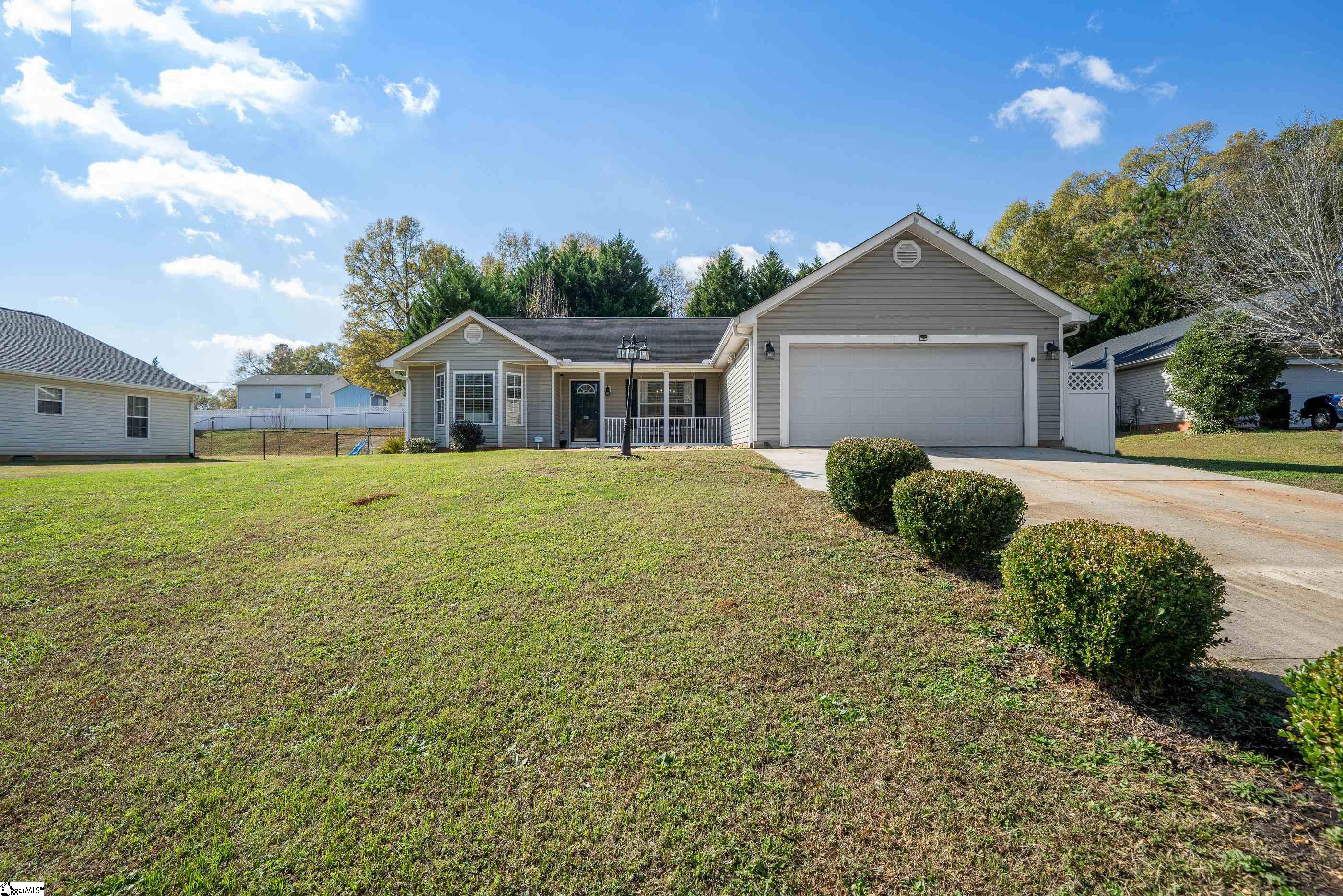 1005 Kings Mill Ct. Anderson, SC 29621 - Photo 4 of 30 Gallery Image 4