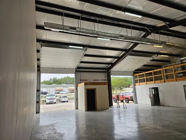 $3,850 | 4819 R O Drive, Unit 103&104, Spicewood, TX 78669