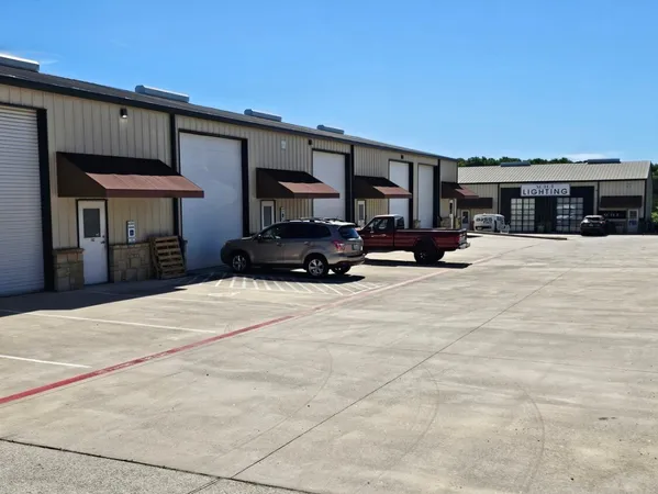 $3,850 | 4819 R O Drive, Unit 103&104, Spicewood, TX 78669