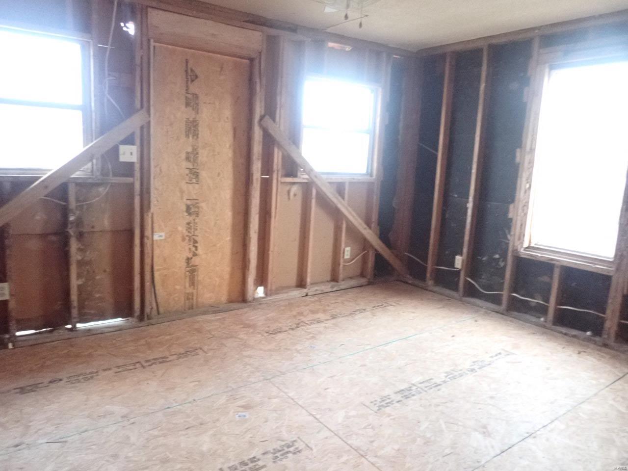 113 Roxana Avenue South Roxana, IL 62087 - Photo 12 of 19 Gallery Image 12