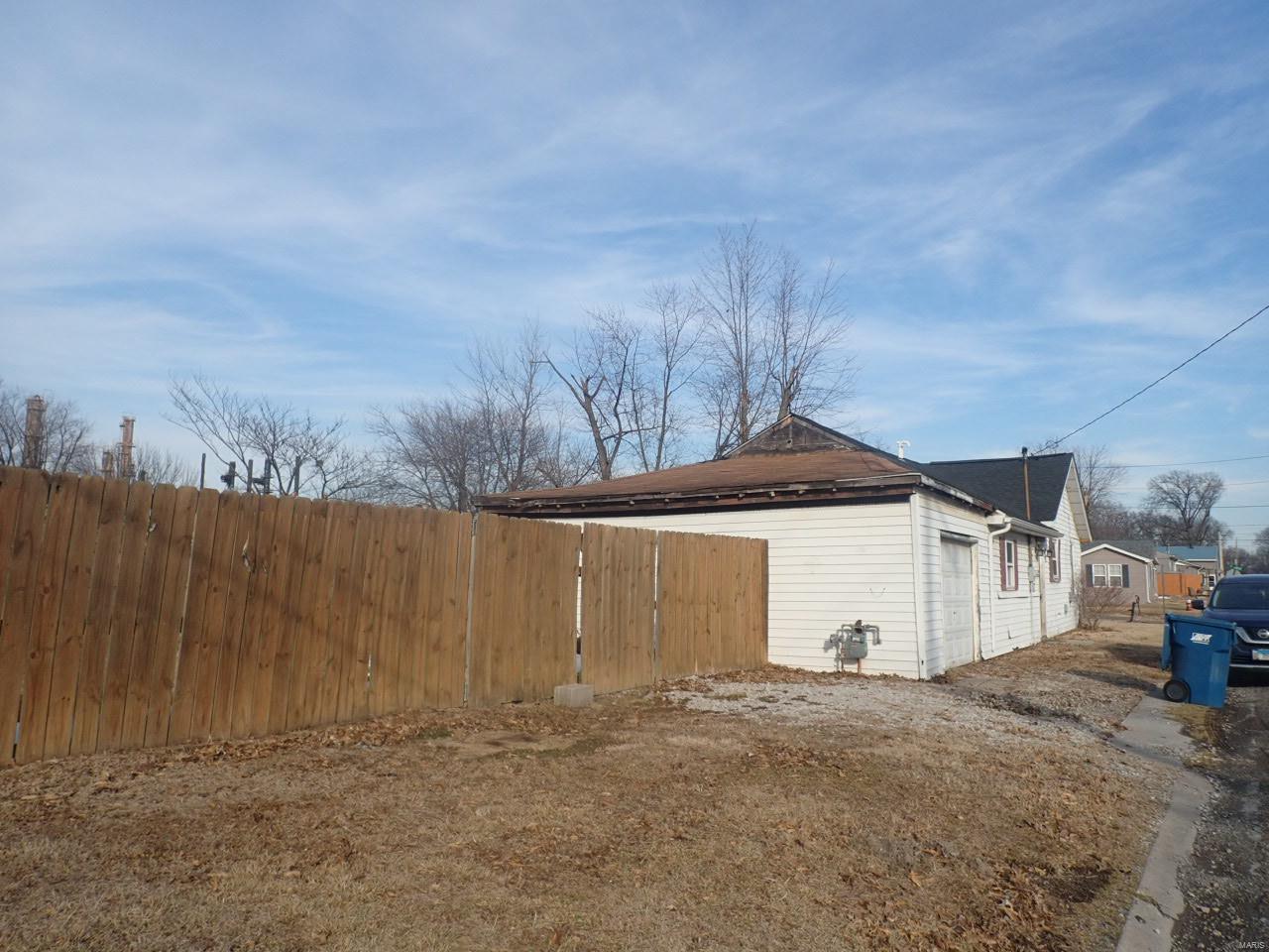 113 Roxana Avenue South Roxana, IL 62087 - Photo 4 of 19 Gallery Image 4