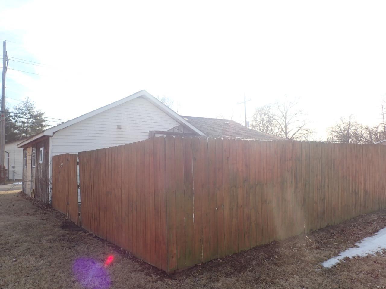 113 Roxana Avenue South Roxana, IL 62087 - Photo 5 of 19 Gallery Image 5
