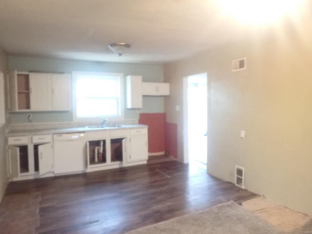 113 Roxana Avenue South Roxana, IL 62087 - Photo 9 of 19 Gallery Image 9