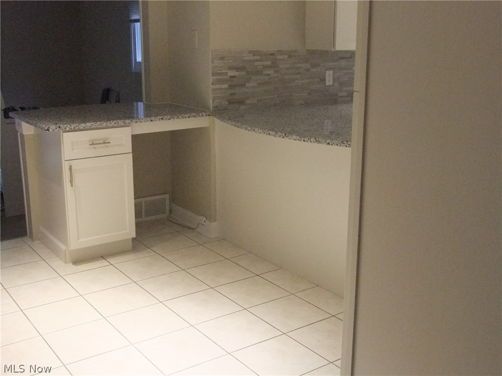 1603 Sheffield Road Cleveland, OH 44121 - Photo 8 of 34