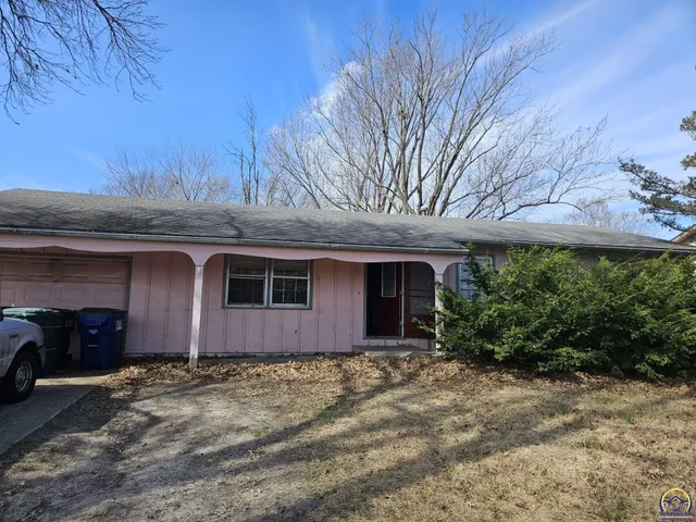 $179,950 | 121 Florida Street, Lawrence, KS 66044