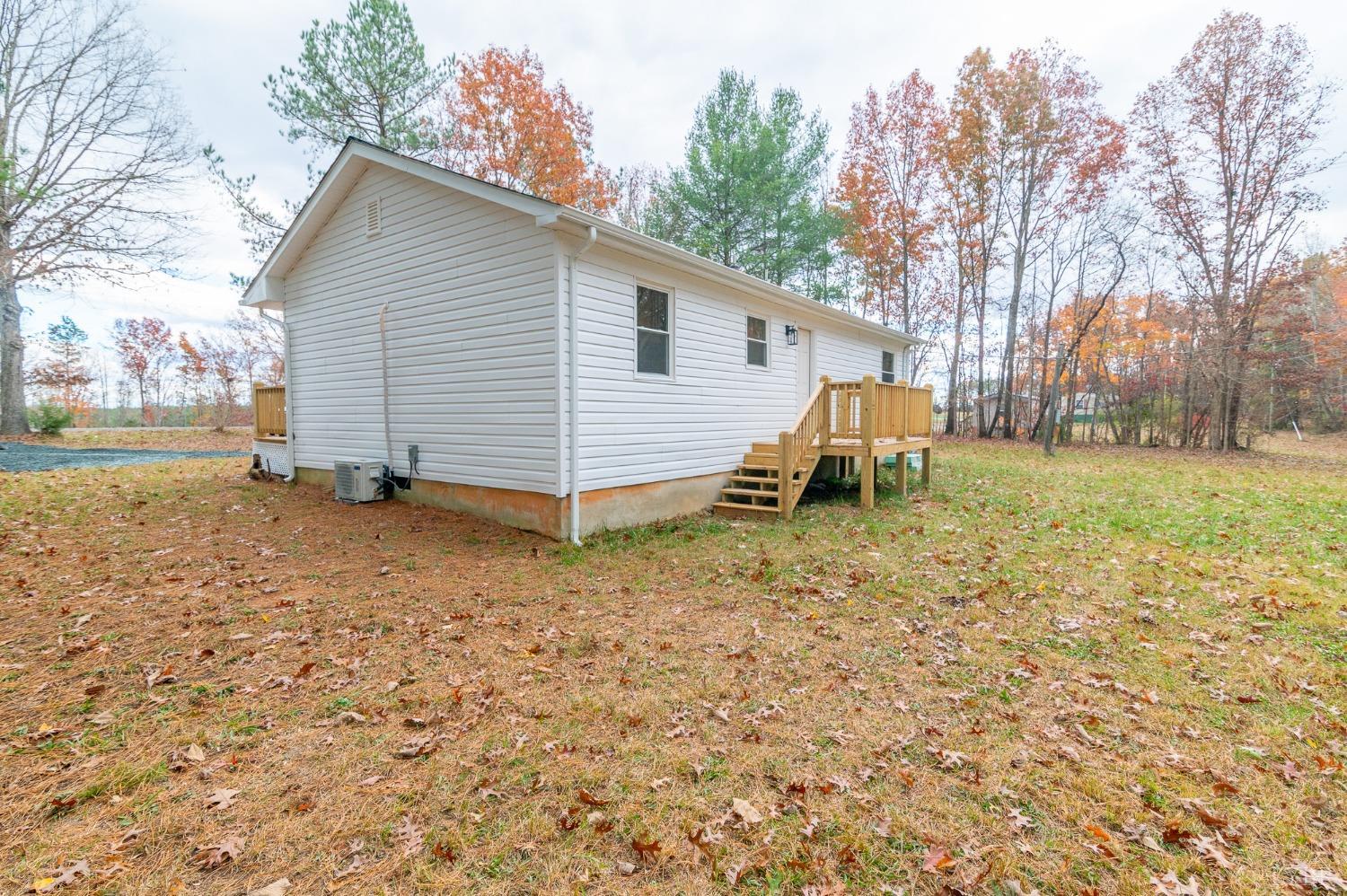 419 Robinson Road Appomattox, VA 24522 - Photo 17 of 19 a view of a backyard with large trees