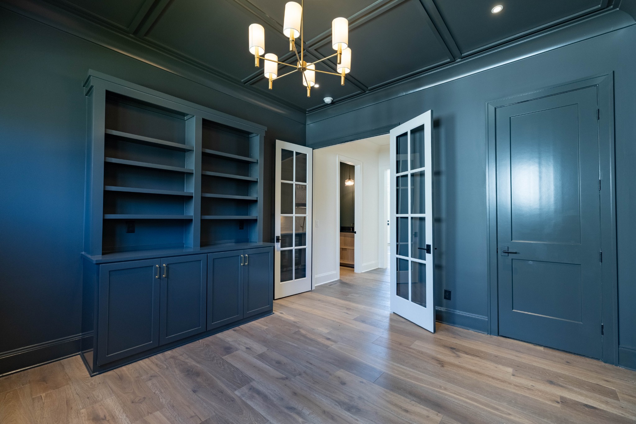 7017 Kinderhook Road Nashville, TN 37221 - Photo 18 of 43 a view of an empty room with a bathroom