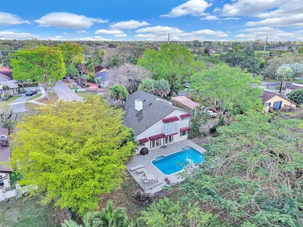 $1,249,000 | 9300 East Calusa Club Drive, Miami, FL 33186