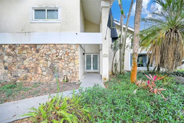 $1,249,000 | 9300 East Calusa Club Drive, Miami, FL 33186