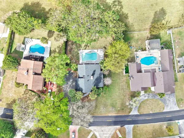 $1,249,000 | 9300 East Calusa Club Drive, Miami, FL 33186