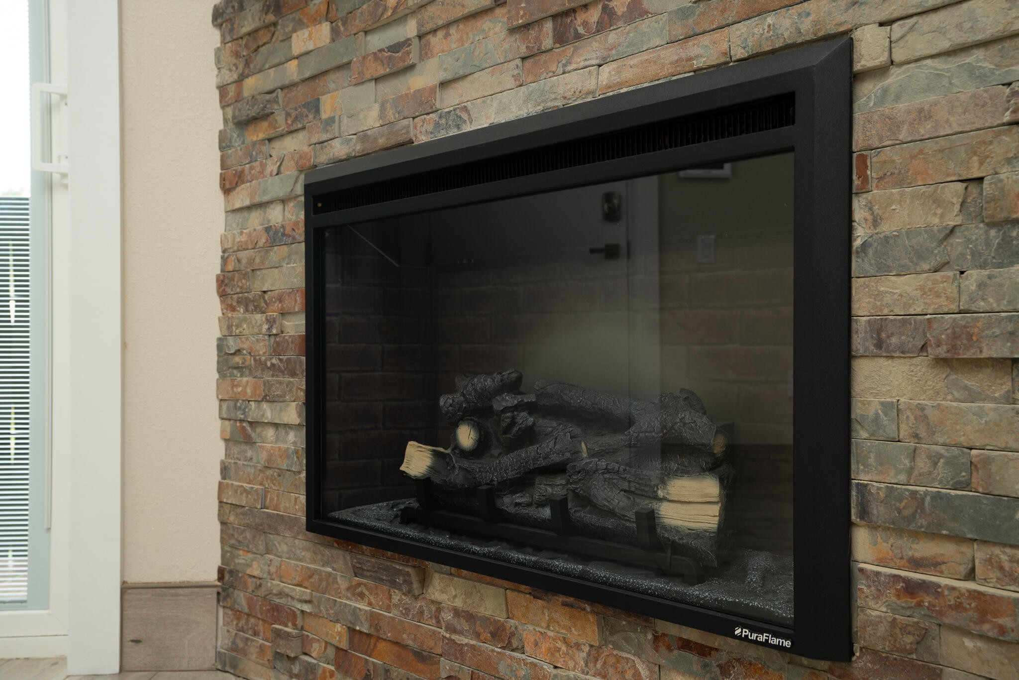 123 Englewood Road Athens, TN 37303 - Photo 11 of 62 a room with a fireplace