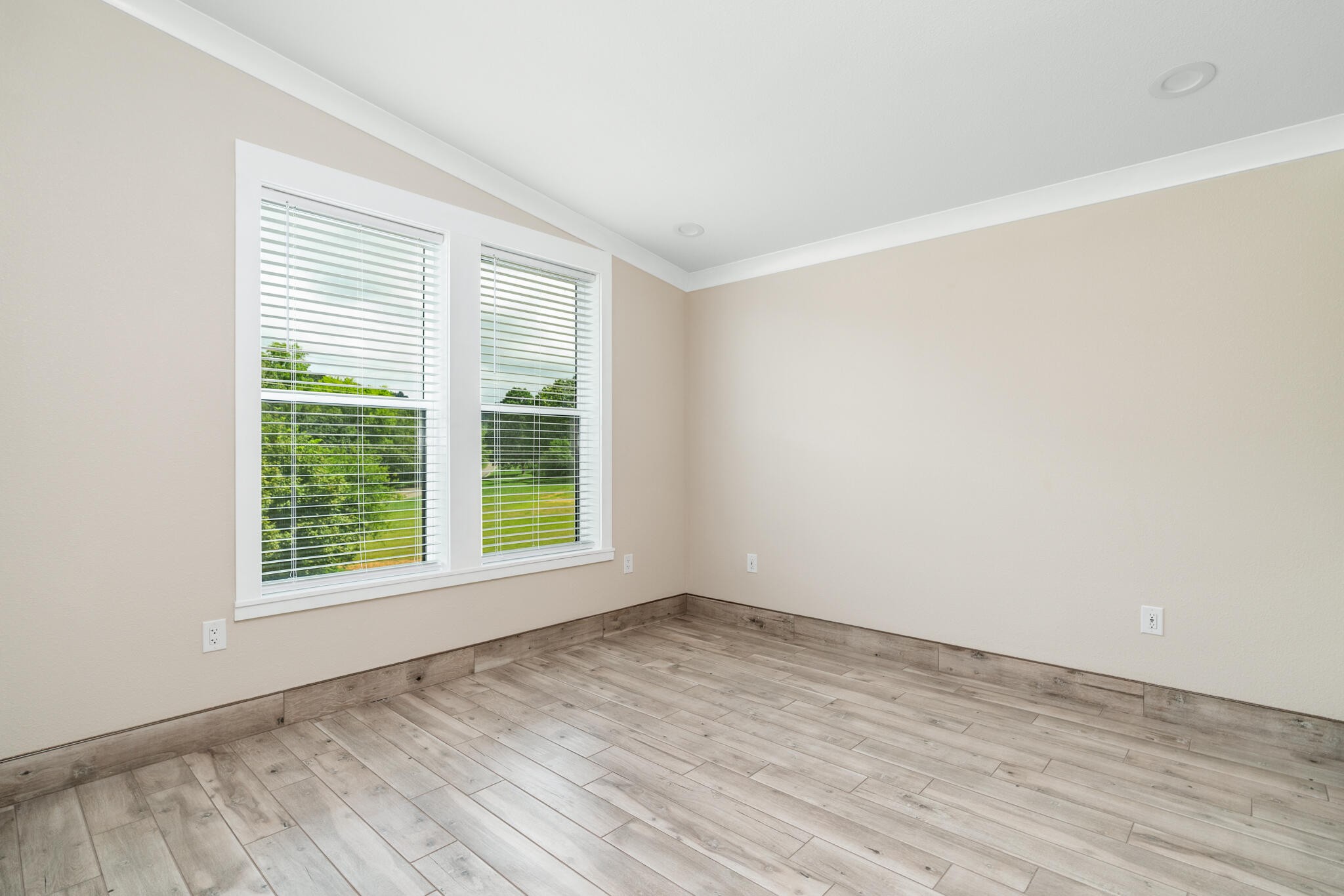 123 Englewood Road Athens, TN 37303 - Photo 19 of 62 a view of an empty room with wooden floor and a window