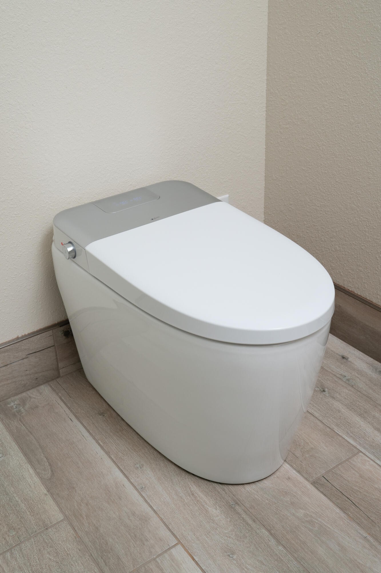 123 Englewood Road Athens, TN 37303 - Photo 22 of 62 a view of a bathtub in a bathroom