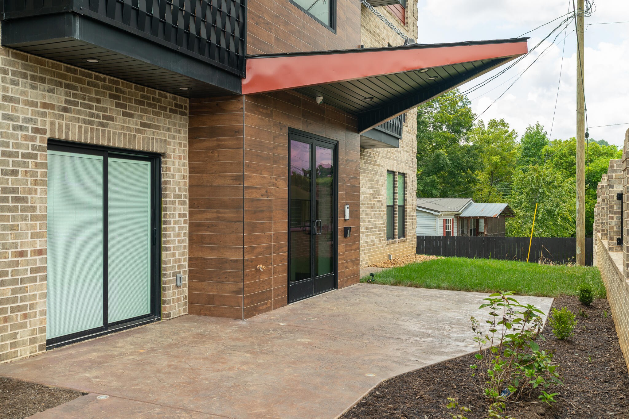 123 Englewood Road Athens, TN 37303 - Photo 4 of 62 a view of a porch with furniture and garden