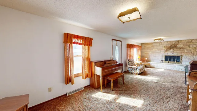 $725,000 | 16884 County Highway South, Hickory Grove, WI 53805