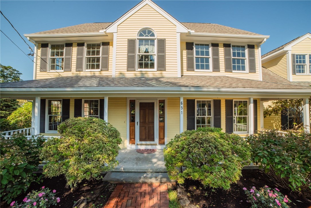 651 Middle Road Portsmouth, RI 02871 - Photo 3 of 38
