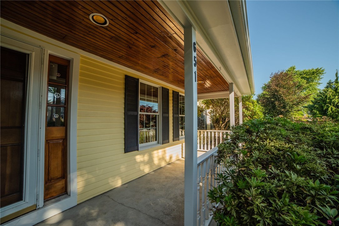 651 Middle Road Portsmouth, RI 02871 - Photo 5 of 38