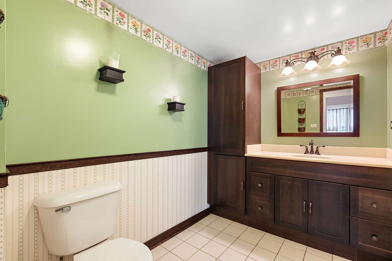 1524 Pfingsten Road Glenview, IL 60025 - Photo 13 of 26 a bathroom with a sink mirror and toilet