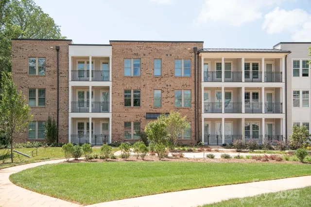 $2,900 | 19020 Potts Pk Lane, Unit B1M2, Davidson, NC 28036