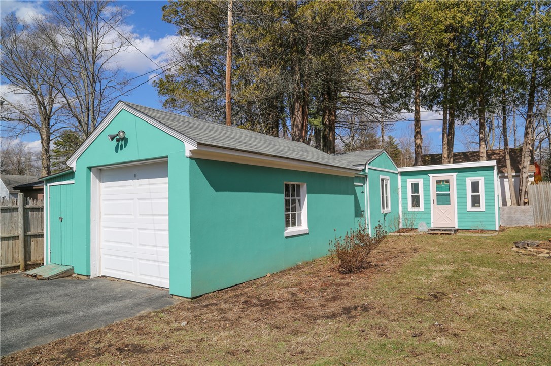 64 Maple Leaf Road Burrillville, RI 02826 - Photo 3 of 40