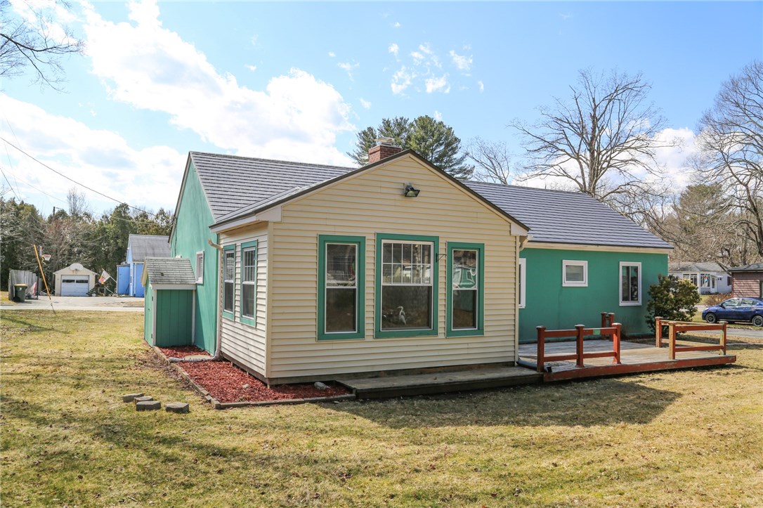 64 Maple Leaf Road Burrillville, RI 02826 - Photo 8 of 40