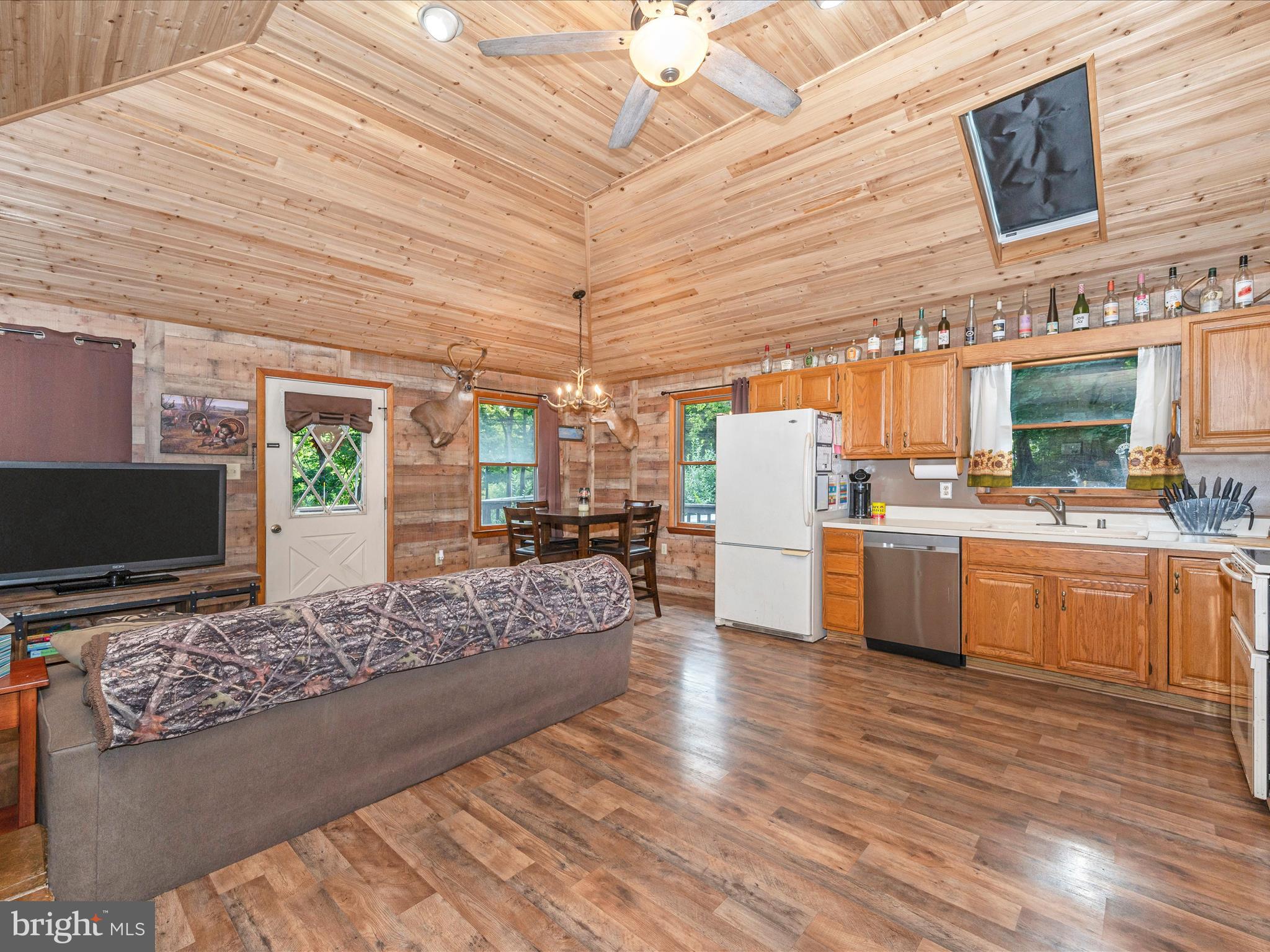 17618 Sabillasville Road Cascade, MD 21719 - Photo 3 of 33 Living & Dining & Kitchen