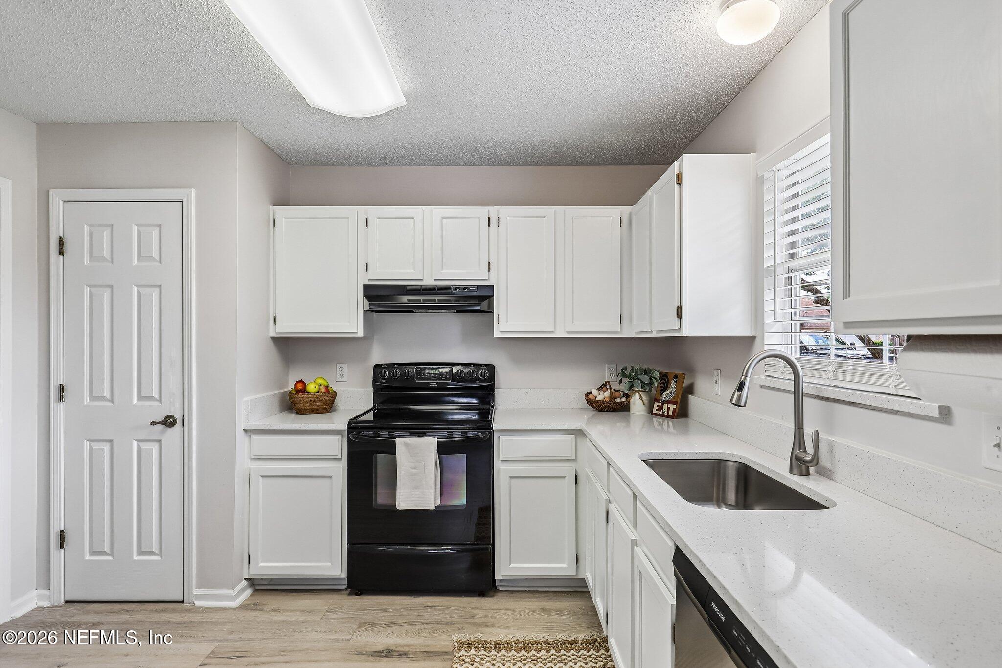7180 Ridgeglen Court Jacksonville, FL 32216 - Photo 18 of 53 Kitchen