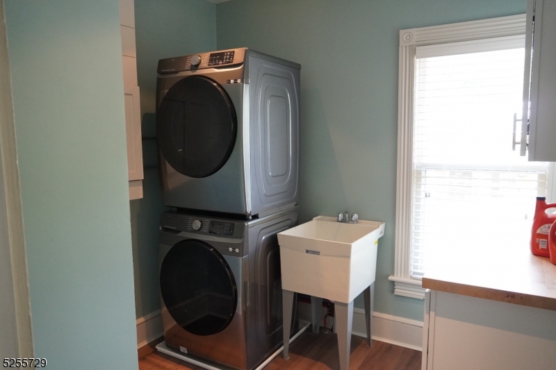 96 High Street Newton, NJ 07860 - Photo 22 of 26 a utility room with dryer and washer